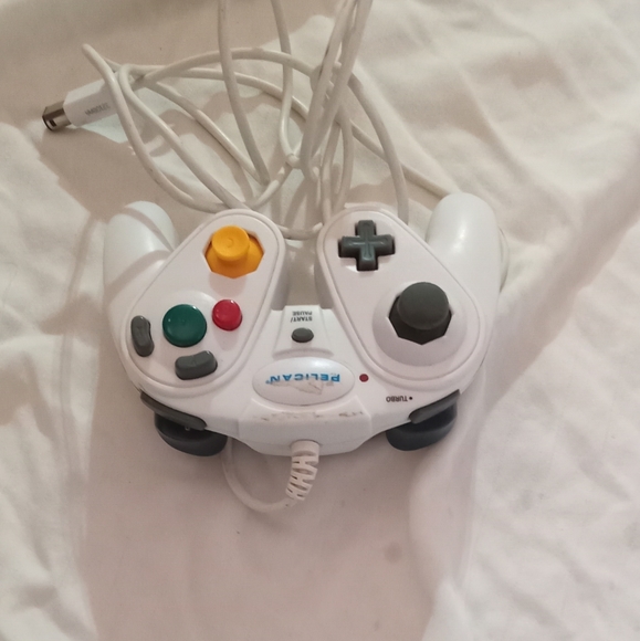 GameCube Pelican Wired GamePad White Controller - Picture 2 of 4